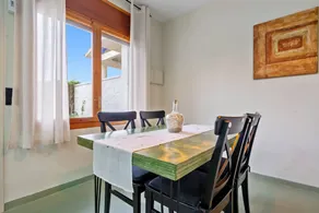Casa vacacional con jardín, terraza y barbacoa | Vistas a la ciudad - Image 5