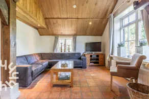 Child-friendly house with barbeque, terrace & garden - Image 2