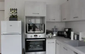 Holiday Home 'Maison Vue Sur La Tour' with Private Terrace, Wi-Fi and Air Conditioning - Image 4