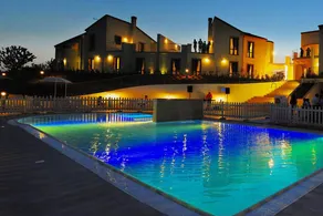 Apartment with garden, barbeque & pool - Image 3