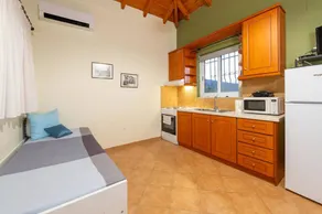 Appartement avec piscine, terrasse et jardin | Vue piscine - Image 5