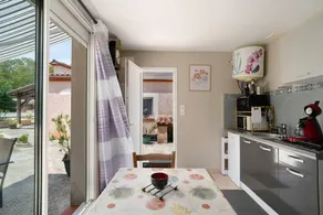 Studio with Shared Pool, Wi-Fi, and Air Conditioning - Image 4