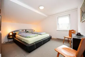 Holiday apartment with pool, garden & terrace - Image 2