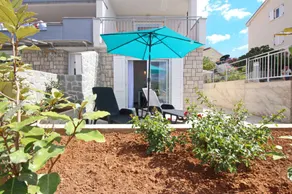 Holiday flat with sea view just 60 m from the beach - Image 5