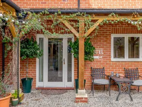 Cottage with garden & barbeque - Image 2
