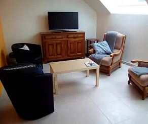 Holiday home with barbeque, garden & terrace - Image 2