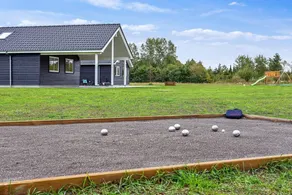 Holiday home with pool, terrace & sauna - Image 3