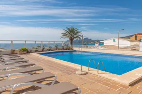 Flat with terrace & pool - Image 3