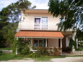 Apartamento vacacional con barbacoa, terraza y jardín - Image 3