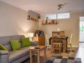 Family-oriented pleasant cottage with garden - Image 2