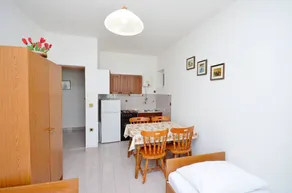 Holiday apartment with terrace & BBQ | Garden view - Image 3