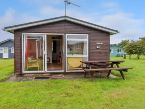 Family-oriented charming cottage with garden - Image 2