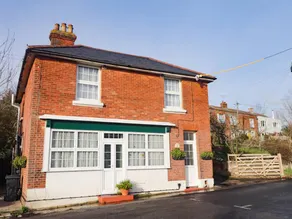 Cottage with garden - Image 2