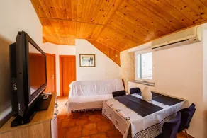 Apartment with terrace & garden | Garden view - Image 3