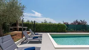 Charming holiday apartment with barbecue, pool & garden | Pets allowed - Image 3