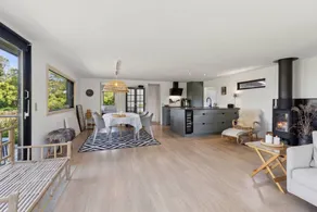 Holiday home with barbecue & garden | Lake view - Image 2