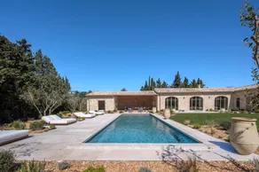 Villa near Saint-Rémy-de-Provence. - Image 3