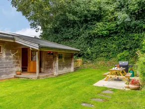 Lodge with garden - Image 2