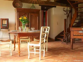 Cottage with barbecue & garden - Image 3