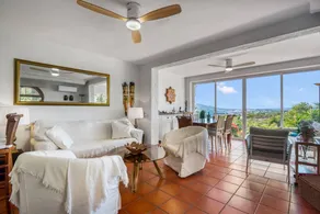 Holiday Home 'Oceanview House' with Sea View, Wi-Fi and Air Conditioning - Image 5
