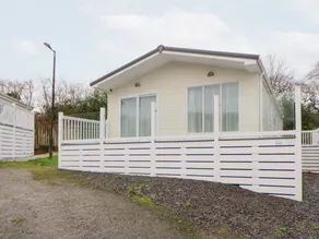 Cottage with garden - Image 2