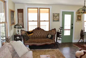 Holiday home with garden & terrace - Image 5