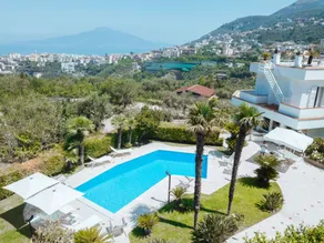 Villa avec jardin, piscine privée et barbecue - Image 4
