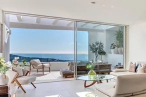 Palo Alto Marbella Luxury Apartment – Sea View, Wi-Fi & Air Conditioning - Image 4