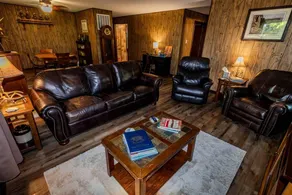 Rustic, Pet Friendly Cabin near East Fork Lake, Olney, Illinois - Image 5
