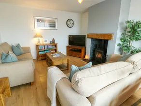 Children-friendly nice cottage with hot tub, garden & BBQ | Pet-friendly - Image 5