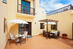 Agréable villa conviviale et familiale avec piscine privée, jardin et terrasse | Vue ville - Image 4