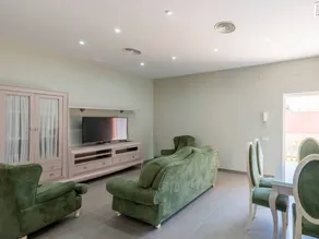 Apartment with pool & garden - Image 5