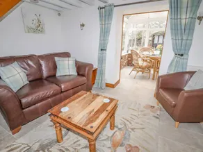 Cottage with garden - Image 4