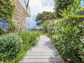 Holiday home with garden, terrace & barbeque - Image 5