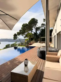 Family-friendly house with hot tub, garden & terrace | Sea view | Close to the beach | Good for workation - Image 4