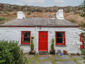 Cottage with garden - Image 2