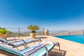 Fully equipped villa with terrace, private pool & jacuzzi | Garden view - Image 3