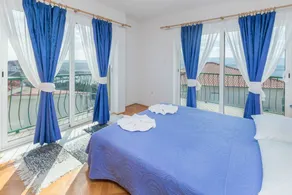 Holiday apartment with garden & barbecue | Sea view | Beach nearby - Image 3