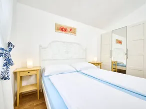 Holiday apartment with private pool & terrace - Image 3