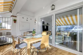Apartment with terrace, pool & garden - Image 5