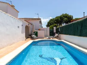 Familienorientiertes Ferienhaus mit Grill, privatem Pool und Garten | Perfekt für die Arbeit von Zuhause | Haustierfreundlich - Image 2