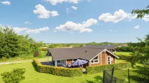Holiday home with hot tub, sauna & terrace - Image 4