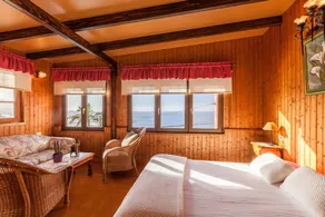 Vacation Studio 'Casa Victor - Apartment Antonio' with Sea View, Shared Pool and Wi-Fi - Image 5