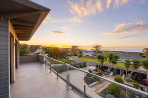 Villa Verde Luxury By The Golf Course - Image 5