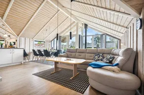 Family-friendly house with hot tub, terrace & sauna - Image 2
