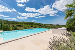 Villa with hot tub, garden & terrace - Image 5