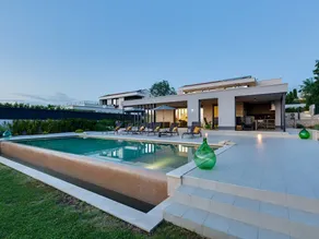 Fully equipped beautiful villa with terrace, hot tub & private pool | Pet-friendly - Image 4