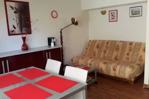 Charmant appartement de vacances avec jardin, barbecue et terrasse | Vue jardin - Image 4