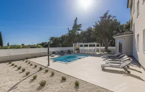 Villa apta para niños con piscina, sauna y barbacoa - Image 4