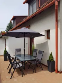 Flat with garden - Image 3